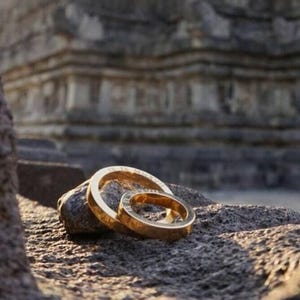 18k Gold Wedding bands &quot;Square ring&quot;. Thick Wedding rings handcrafted with side engraving option. 3 Gold colors to choose from.