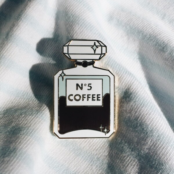 Broche émail café n ° 5