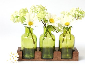 Vase de fleurs, décoration romantique de table, bouteille de lait