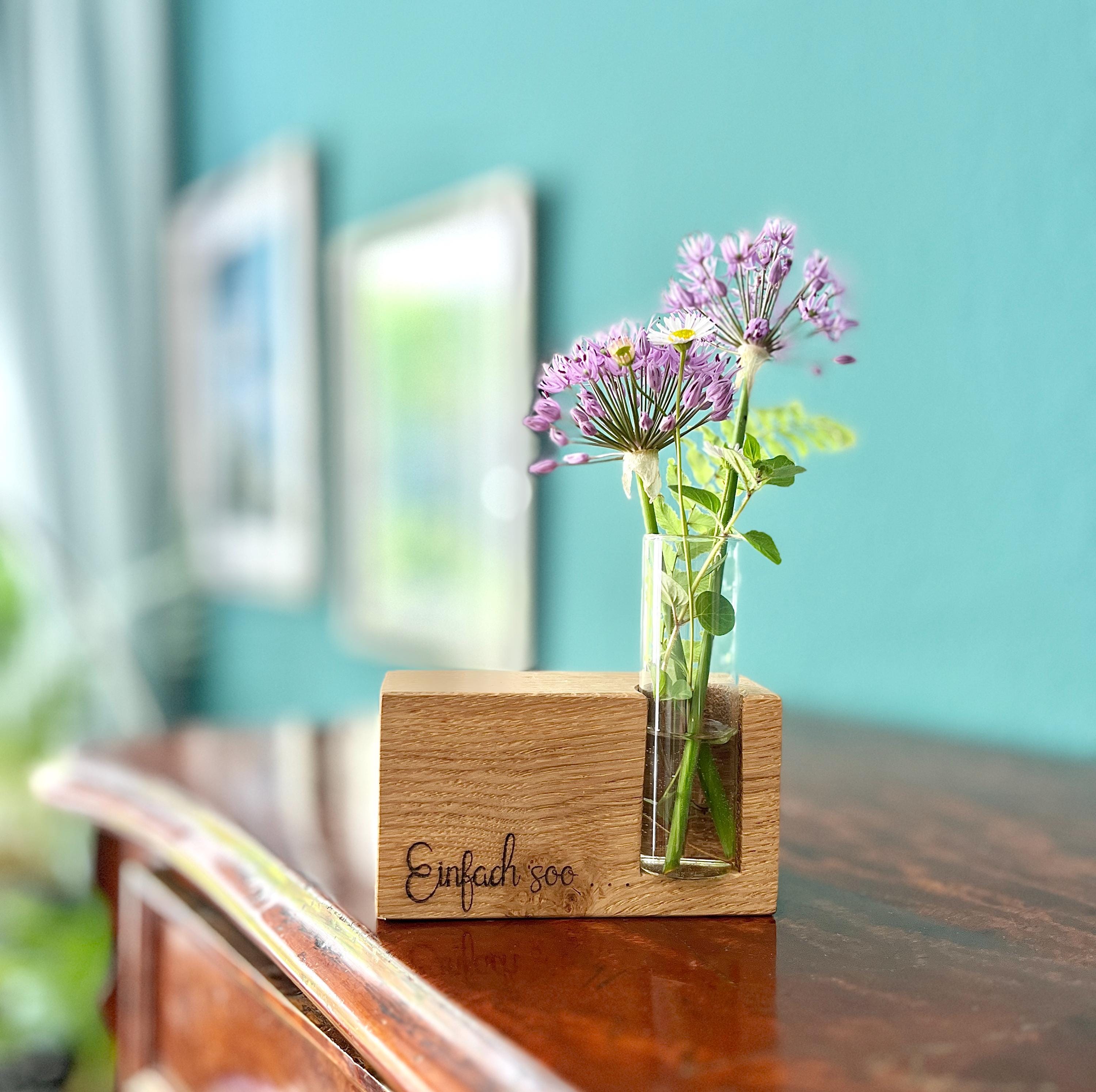 Personalisierte Holzvase mit Reagenzglas – Handgefertigtes Muttertagsgeschenk aus Holz mit Gravur, Dekoration für Blumen