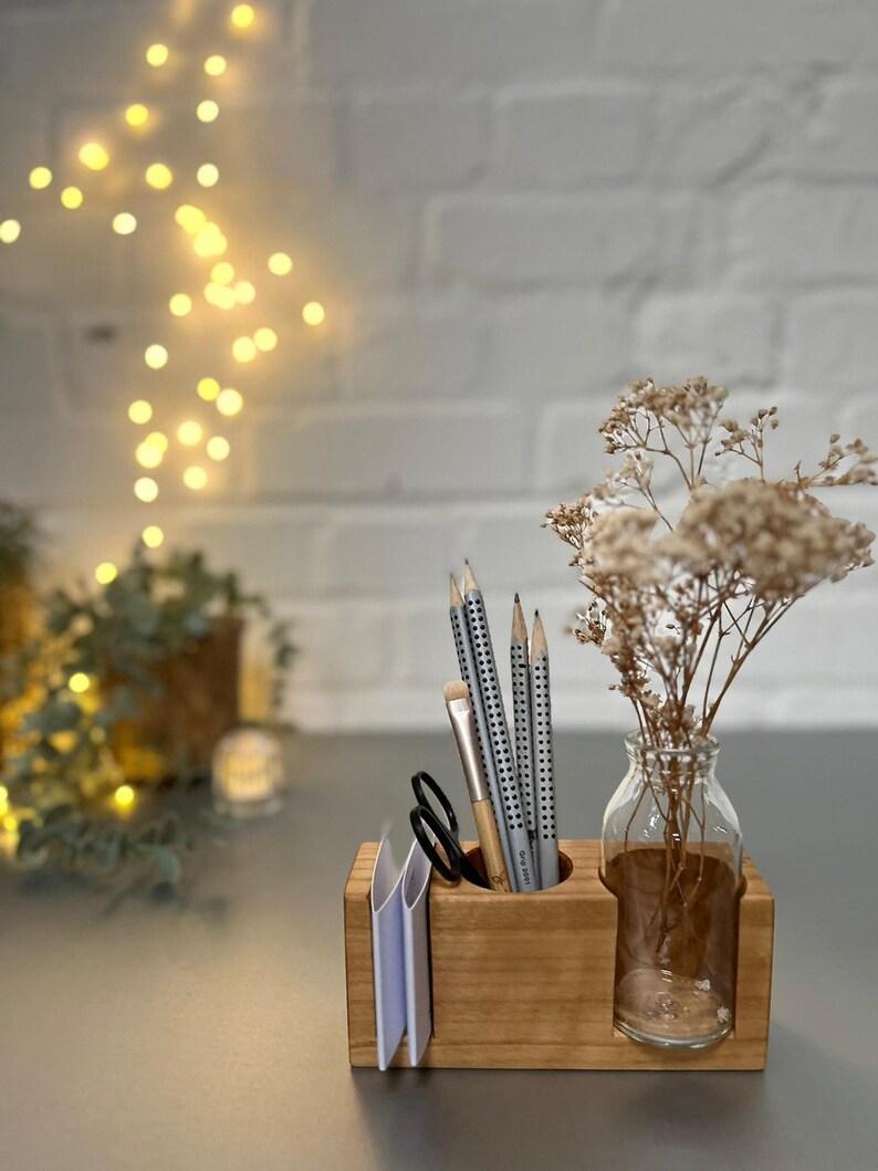 Stifthalter in Nussbaum, Büro, Visitenkartenhalter, Schreibtischorganisation, Homeoffice, Vase für Trockenblumen Kirsche - cherry