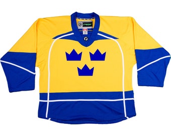 Camiseta de hockey con gráfico de la corona sueca, nombre y número personalizados (también tallas para niños)