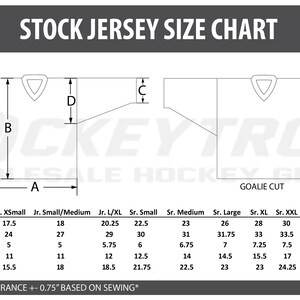 Puede incluir: Un dibujo en blanco y negro de una tabla de tallas de jersey de hockey. La tabla muestra las medidas para diferentes tallas de jerseys, incluyendo pecho, longitud, pu&ntilde;o, sisa y longitud del brazo. La tabla est&aacute; etiquetada con las tallas: Jr. XSmall, Jr. Small/Medium, Jr. L/XL, Sr. Small, Sr. Medium, Sr. Large, Sr. XL, Sr. XXL, Int. GC y Sr. GC. La tabla tambi&eacute;n incluye el texto "STOCK JERSEY SIZE CHART" y "GOALIE CUT".