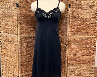 Vintage 1970s Schwarze Nylon Slip, Vassarette Full Slip, XS