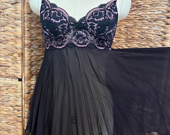 90er Jahre Schiere Schwarze Babydoll Dessous: Rosa Spitze, Kokette Nachtwäsche