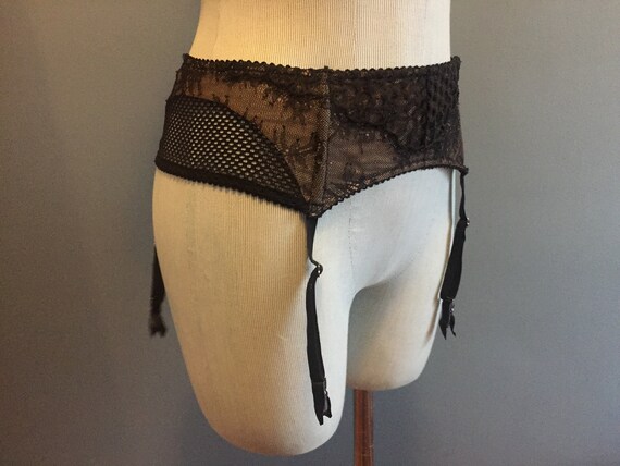 M / Victoria's Secret Vintage Garter Belt / Lace G