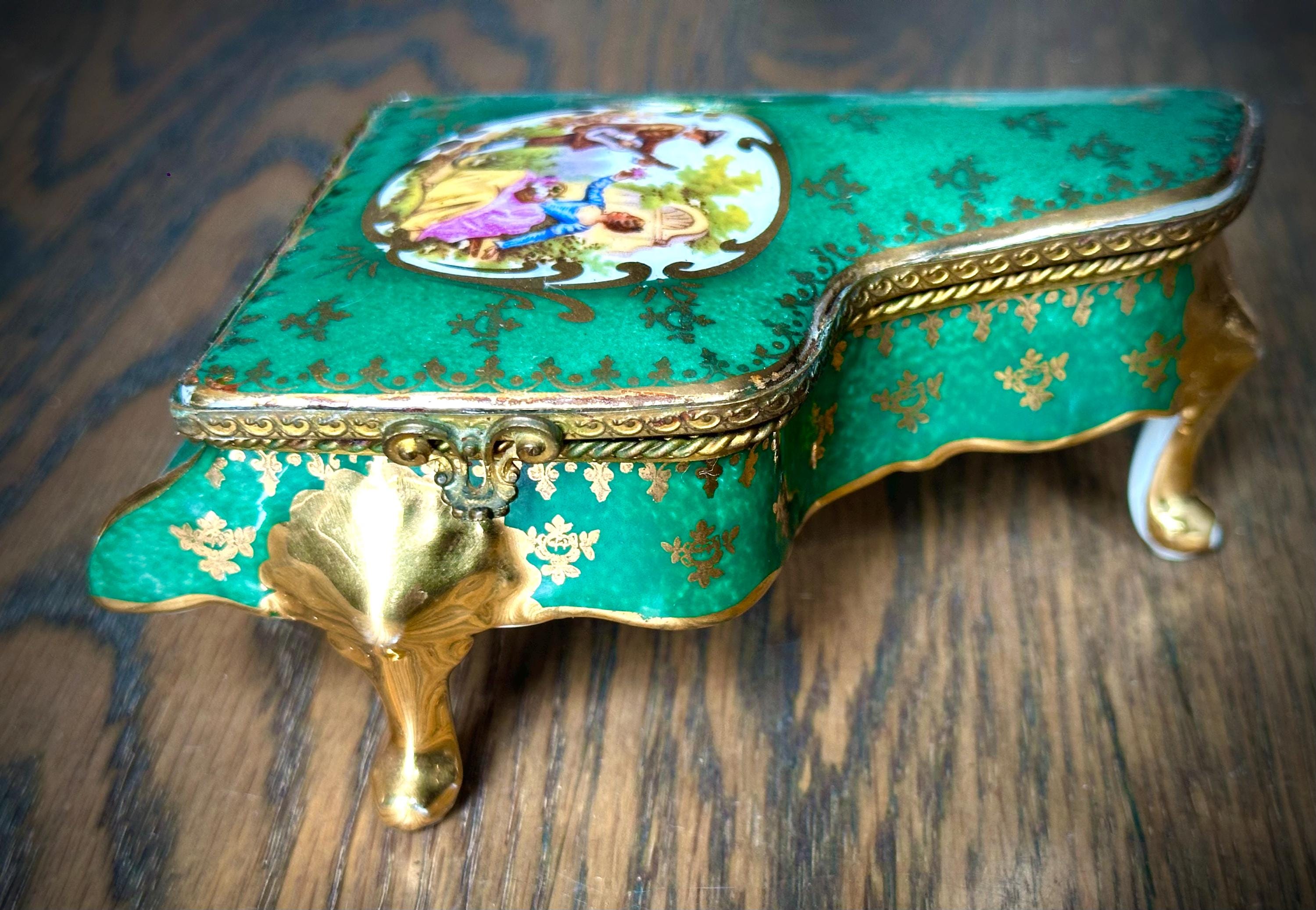 グランドピアノの形をしたリモージュのピルケース｜フランス製磁器 