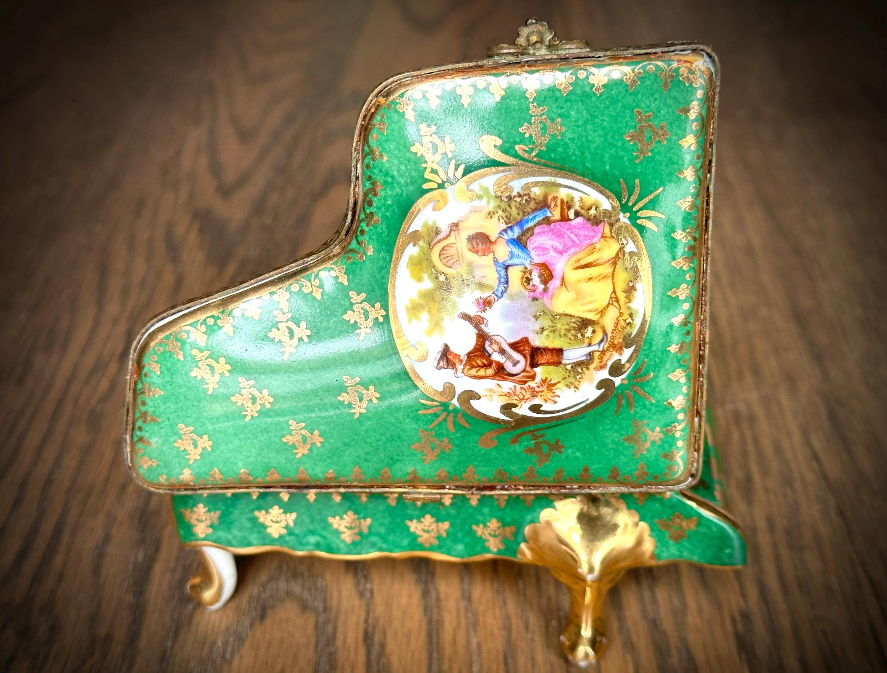 グランドピアノの形をしたリモージュのピルケース｜フランス製磁器