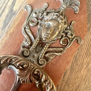 Antique coat hook with lady's portrait | brass on wood | brocante wall hook curiosity vintage decor