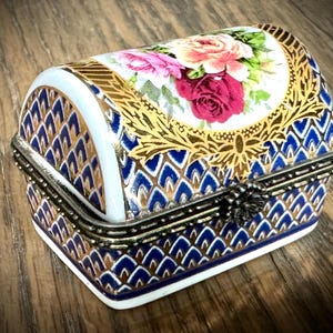 Limoges Jewelry Box Porcelain Round Curiosities Jewelry Storage Tray Closure Signed on Bottom Trinket Box Vintage Blue White