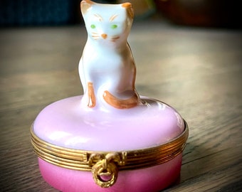 Limoges box, pill box with cat, cat, kitten, antique porcelain animal, vintage animal jewelry box trinket box