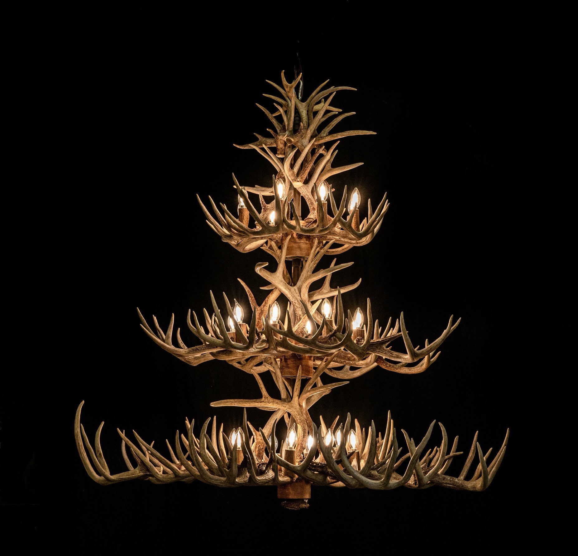 Large Whitetail Deer Antler 3 tier chandelier 68 antlers 24 lights NEW LISTING