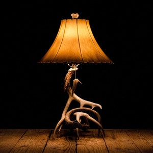 Medium 3-4 Whitetail Antler Lamp | Rustic Country Home Farmhouse Hunting Lodge Décor Shed Nightstand Table Light Man Gift