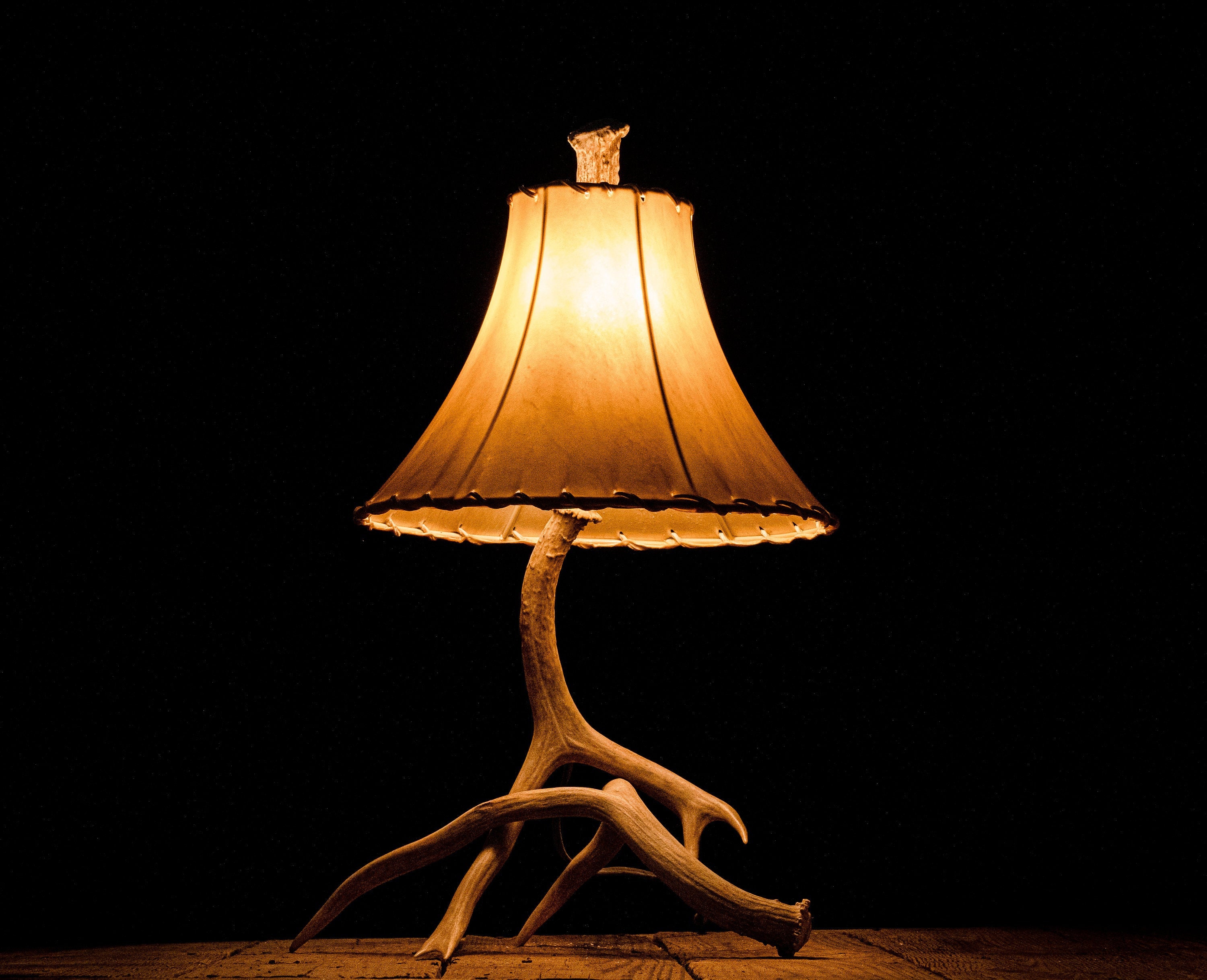 Small 2 Mule Deer Antler Nightstand Lamp Rustic Country Home Farmhouse Cabin Hunting Lodge Decor Shed Nightstand Table Light