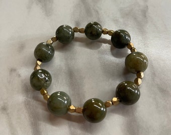 Green Jade Benefits Heart Chakra & Wood bead