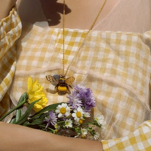 Collier BumbleBee, pendentif abeille, bijoux en émail.