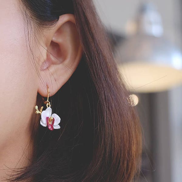 Boucles d’oreilles Blanches Phalaen , Boucles d’oreilles Fleurs , Peintes à la main GOODAFTERNINE , Phalaenopsis , Orchidée , Boucles d’oreilles gouttes