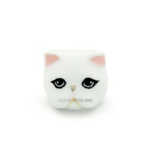 Jumpee , White Persian Cat Ring image 3