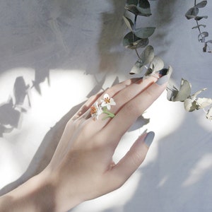 Bague nénuphar, bague fleur, peinte à la main