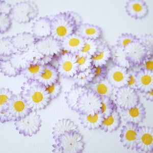 Paper flower, 100Pieces, flat flower supplies, card making, gift decoration, presentation, small daisies, yellow pollen, brush purple color.