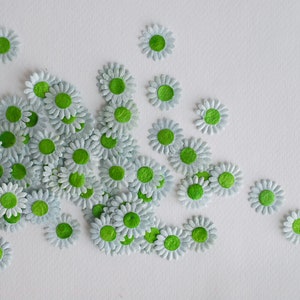 Paper flower, 100 Pieces, flat flower supplies, card making, gift decoration, presentation, small daisies green pollen, pale green color.
