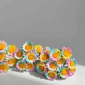 Paper Flower, 100 pcs. Wedding supplies, Centerpieces, Small daisies flowers, handmade flowers, size 1.5 cm. batik colors and yellow pollen.