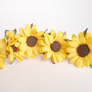 Paper Flower, Centerpieces, DIY flower supplies, Sunflower, 25 pieces. daisy flower size 4.5 cm. brown pollen, yellow color.