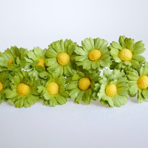 Paper Flower, Centerpieces, DIY flower supplies, 25 pieces handmade daisy flowers size 3 cm. fresh green colors, yellow pollen.