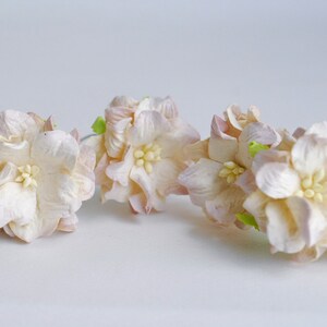 Paper Flower, wedding supplies, DIY decoration: 25 pieces gardenia flower, size 4 cm., ivory brush soft purple color. handmade flowers.