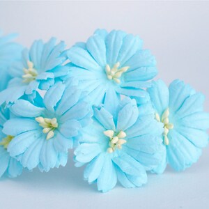 Small Paper Flower, 25 pieces, daisy flowers, centerpiece, size 4.5 cm. off white pollen, Blue sky color.