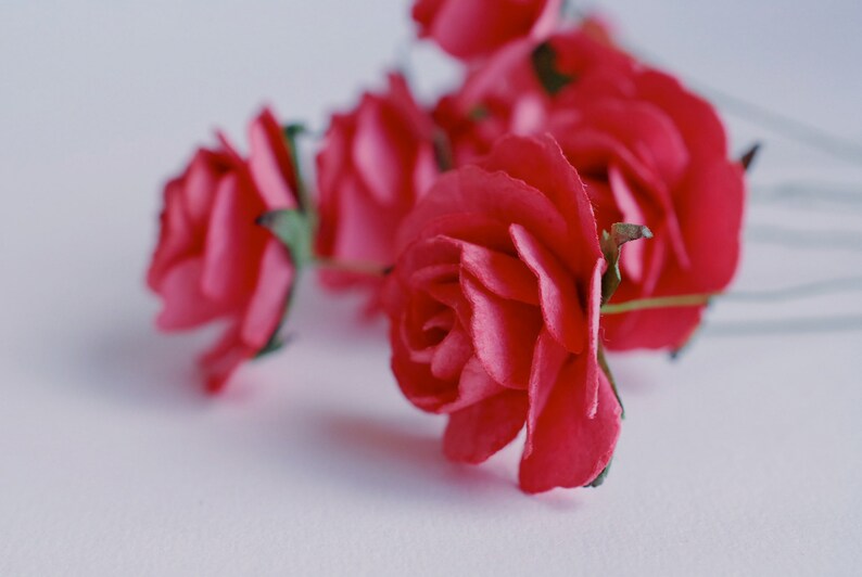 Coral color. 25 pieces roses paper size 3.5 cm. Paper Flower