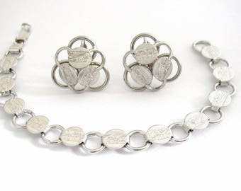 SARAH COVENTRY – Set “Young ‘n Gay” series silver tone bracelet and clip on earrings 1959