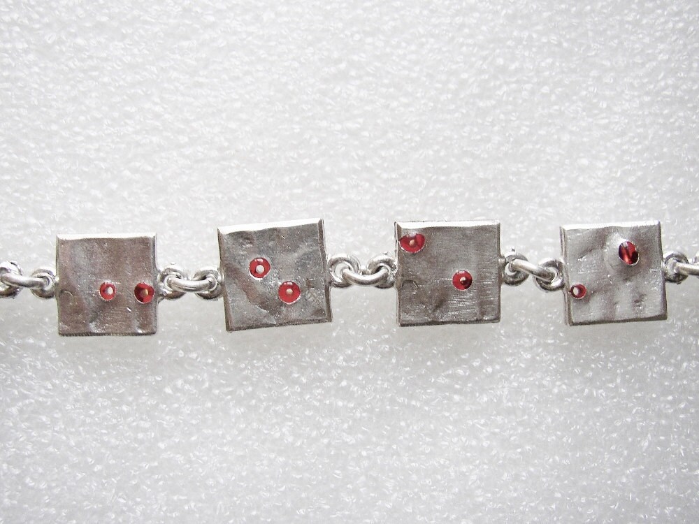 Bracelet Biche De Bere Paris – Édition Limitée, Couleur Argent, Occasion Rare Et Stylée