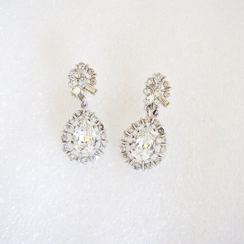 TRIFARI Alfred Philippe – Drop earrings dangles rhodium plated set with clear shops pear cut rhinestones Patent Pending 1952