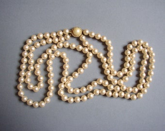 TRIFARI Crown – “Gainsborough” double strand knotted faux pearl necklace with round clasp embellished with a faux Mabe pearl 1950s