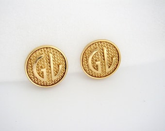 GUY LAROCHE - Round clip on earrings gilded metal with initials GL on mesh background