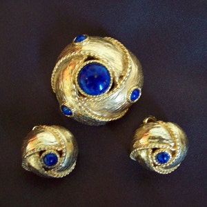 LES BERNARD INC. Set earrings and brooch embellished with art glass cabochons faux lapis lazuli image 4