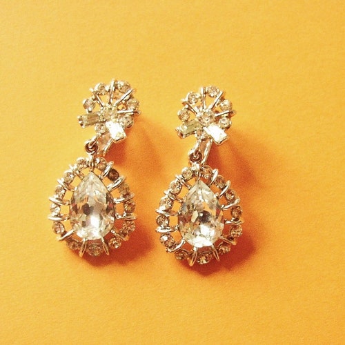 TRIFARI Alfred Philippe – Drop earrings dangles rhodium plated set with clear shops pear cut rhinestones Patent Pending 1952