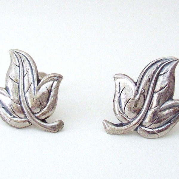 JEWEL ART – Mid Century sterling silver screw back earrings featuring ivy leaves