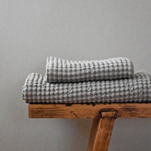 Serviette de bain en lin grande serviette gaufrée de sauna cadeau maison et faveur vivante light grey