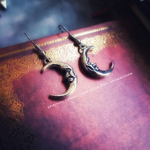 Vintage style crescent Moon earrings, silver moon, pagan, Wicca, druid, faery, fairy, goddess, SpiderCoven