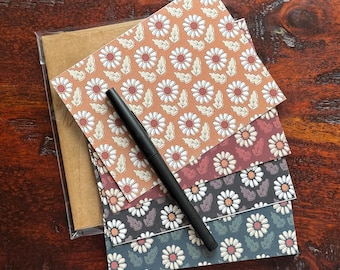 Daisy Pattern Set of 4 Cards - Assorted Colors - Greeting Cards with Envelopes | A2 | Stationary
