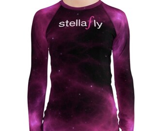 StellaFly Gear - ¡Nuevo para 2020! Camisa de manga larga de la carrera FAST SHIP en estampado 'Galaxy'. Para correr, nadar, entrenamientos de alta intensidad