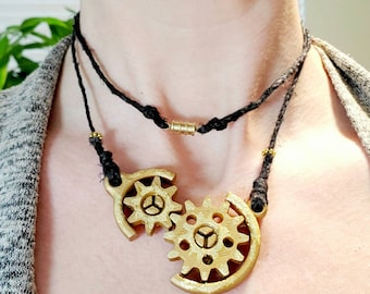 Engranajes impresos en 3D collar de engranajes de spinning funcionales con 18k circuit board gold accents black hemp engineer science steampunk stem jewelry