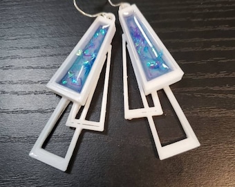 Pendientes cósmicos de galaxias cósmicas de galaxia geométrica impresa en 3D llenas de resina de gancho de plata esterlina trapezoide ingeniero declaración de la ciencia cuelgue la joyería de tallo