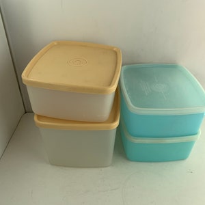 Tupperware Bread Saver And Sandwich Keeper And Five Plastic Hot Dog  Holders.