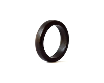 Anillo de bambú, anillo de madera para hombre, anillo de madera negra grabada, alianza de boda de madera para hombre, anillo de madera, anillo para él y para ella, regalo de quinto aniversario, anillo de madera