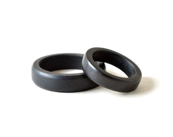 Conjunto de anillos de madera de ébano negro, conjunto de anillos de boda, para él y para ella, anillo de compromiso rústico, anillos de pareja, alianza simple, regalo del 5º aniversario