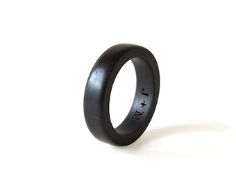 Anillo de madera de ébano, Anillo de madera negra, Anillo de madera, Alianzas de boda para parejas, Alianza de madera de ébano, Anillo de boda grabado, Alianza de boda negra de madera