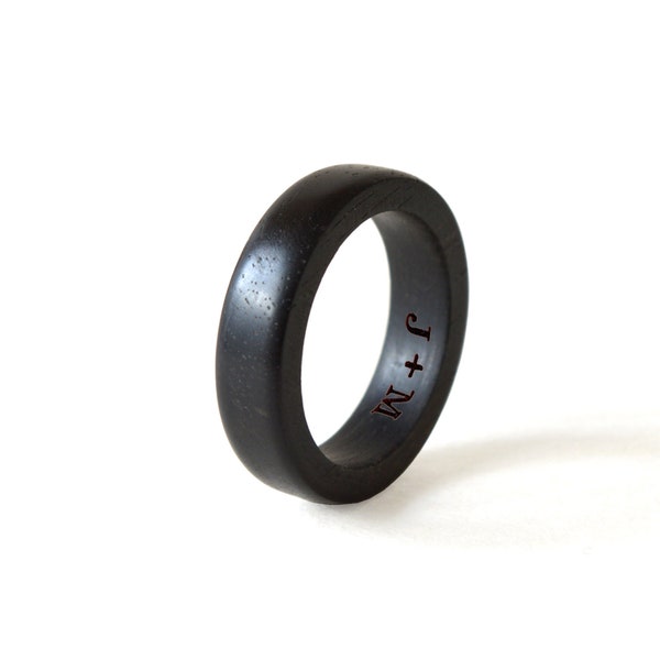 Anillo de madera de ébano, Anillo de madera negra, Anillo de madera, Alianzas de boda para parejas, Alianza de madera de ébano, Anillo de boda grabado, Alianza de boda negra de madera